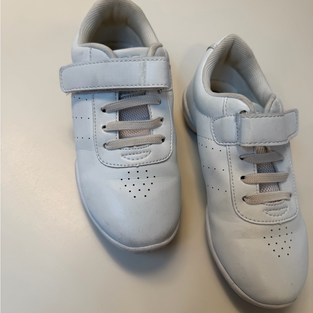 Kids cheerleading White Sneakers